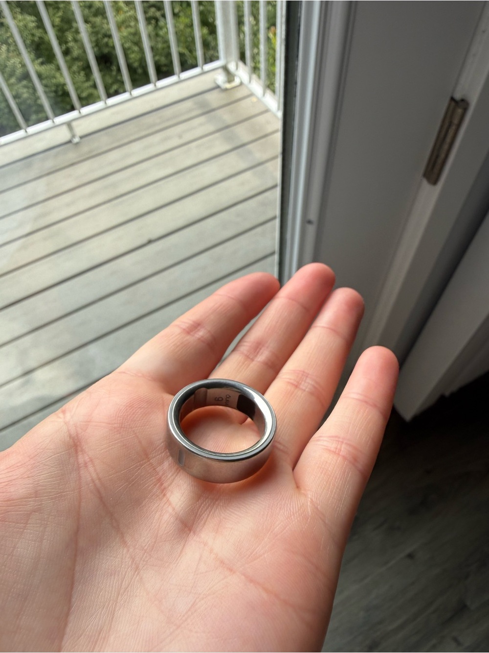 Silver Oura ring gen 4 size 9 - Picture 2 of 3